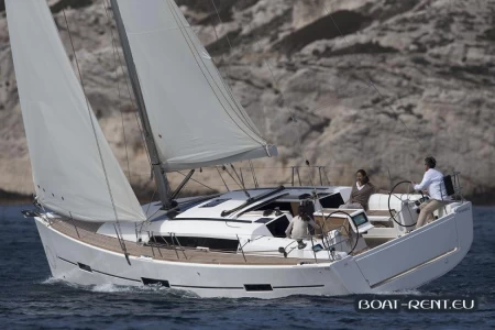 11-seater yacht Dufour
